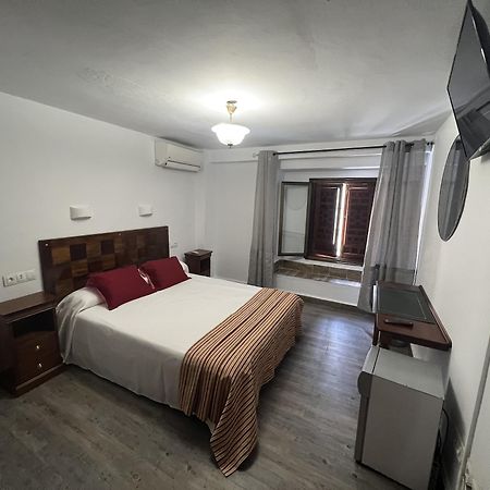 Hostal Colon אנטקרה מראה חיצוני תמונה