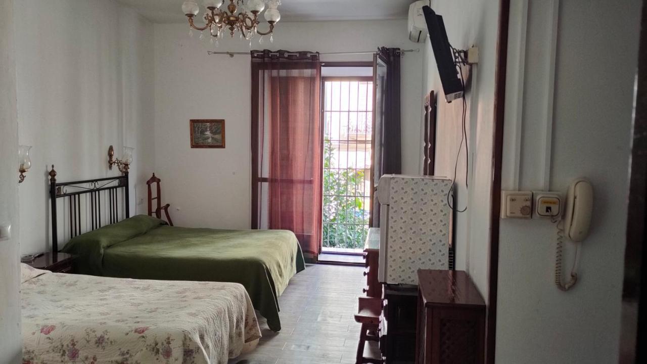 Hostal Colon אנטקרה מראה חיצוני תמונה