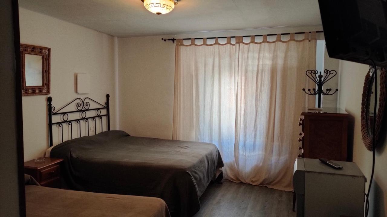 Hostal Colon אנטקרה מראה חיצוני תמונה