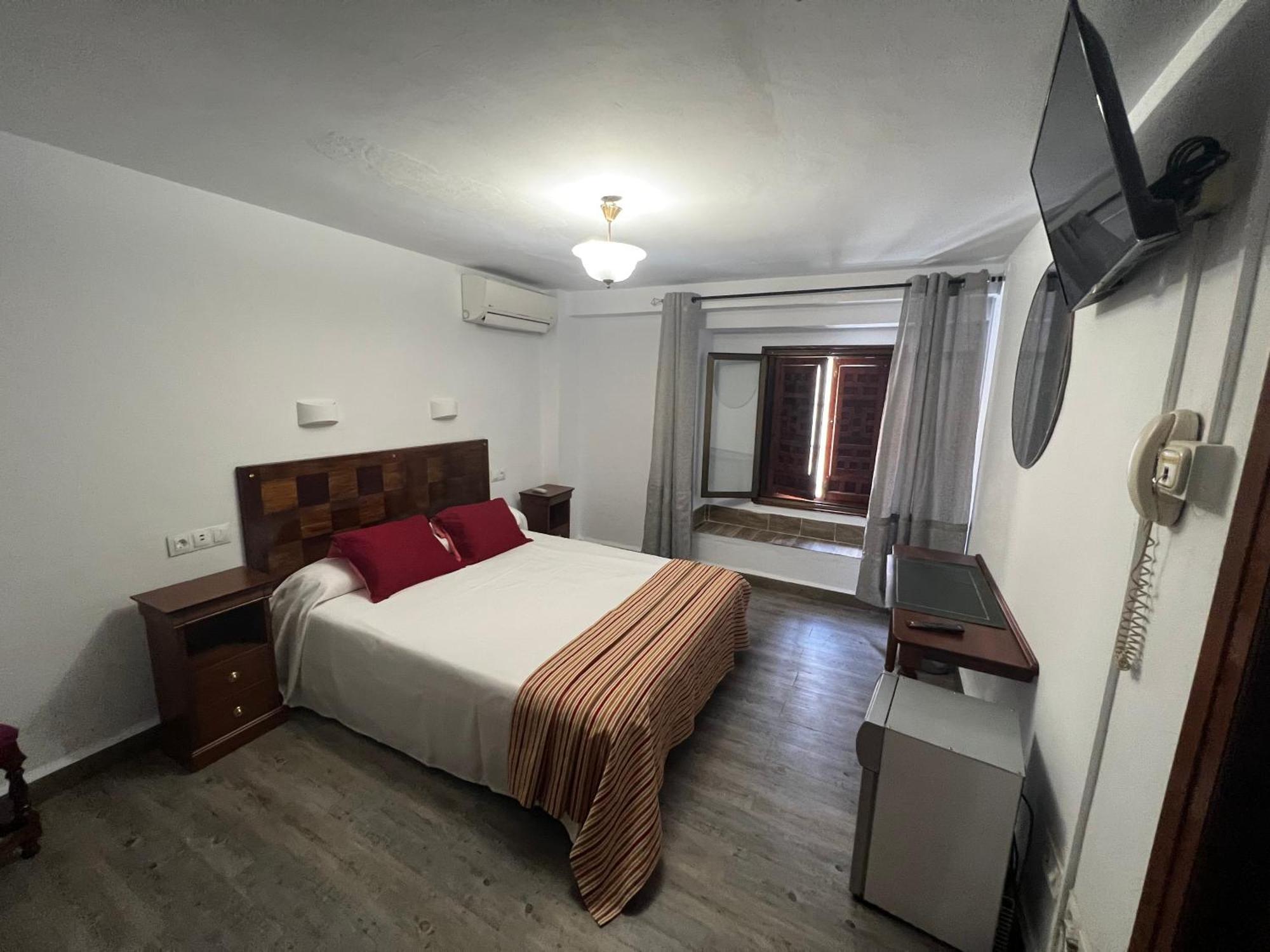 Hostal Colon אנטקרה מראה חיצוני תמונה
