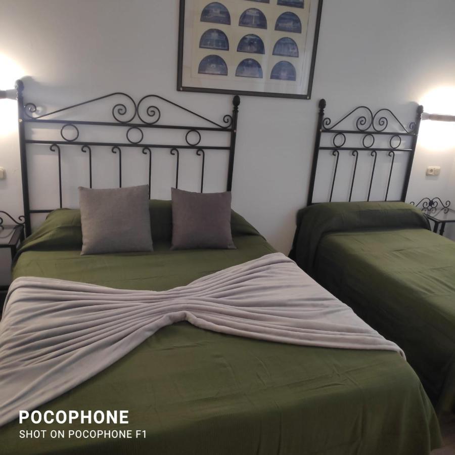 Hostal Colon אנטקרה מראה חיצוני תמונה