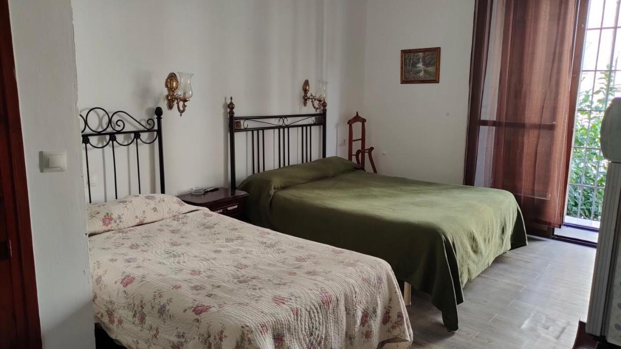 Hostal Colon אנטקרה מראה חיצוני תמונה