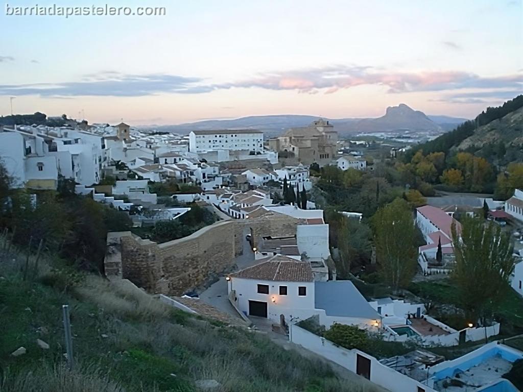 Hostal Colon אנטקרה מראה חיצוני תמונה