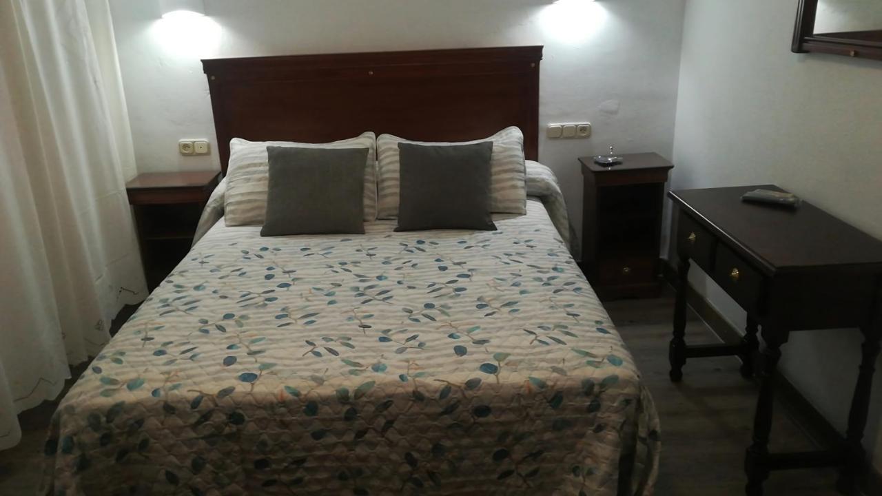 Hostal Colon אנטקרה מראה חיצוני תמונה