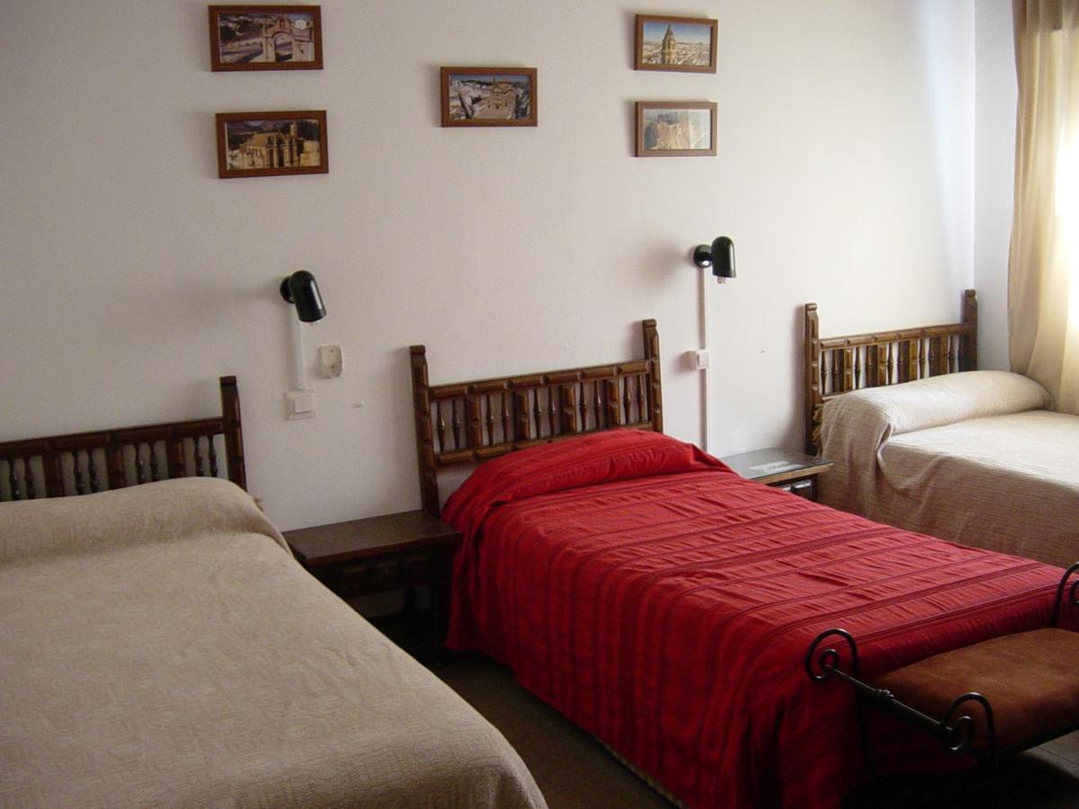 Hostal Colon אנטקרה מראה חיצוני תמונה